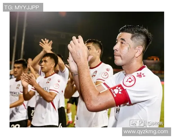 哈维西蒙斯的崛起之路:从青训新星到足球场上的闪耀明星 哈维西蒙斯的崛起之路:从青训新星到足球场上的闪耀明星